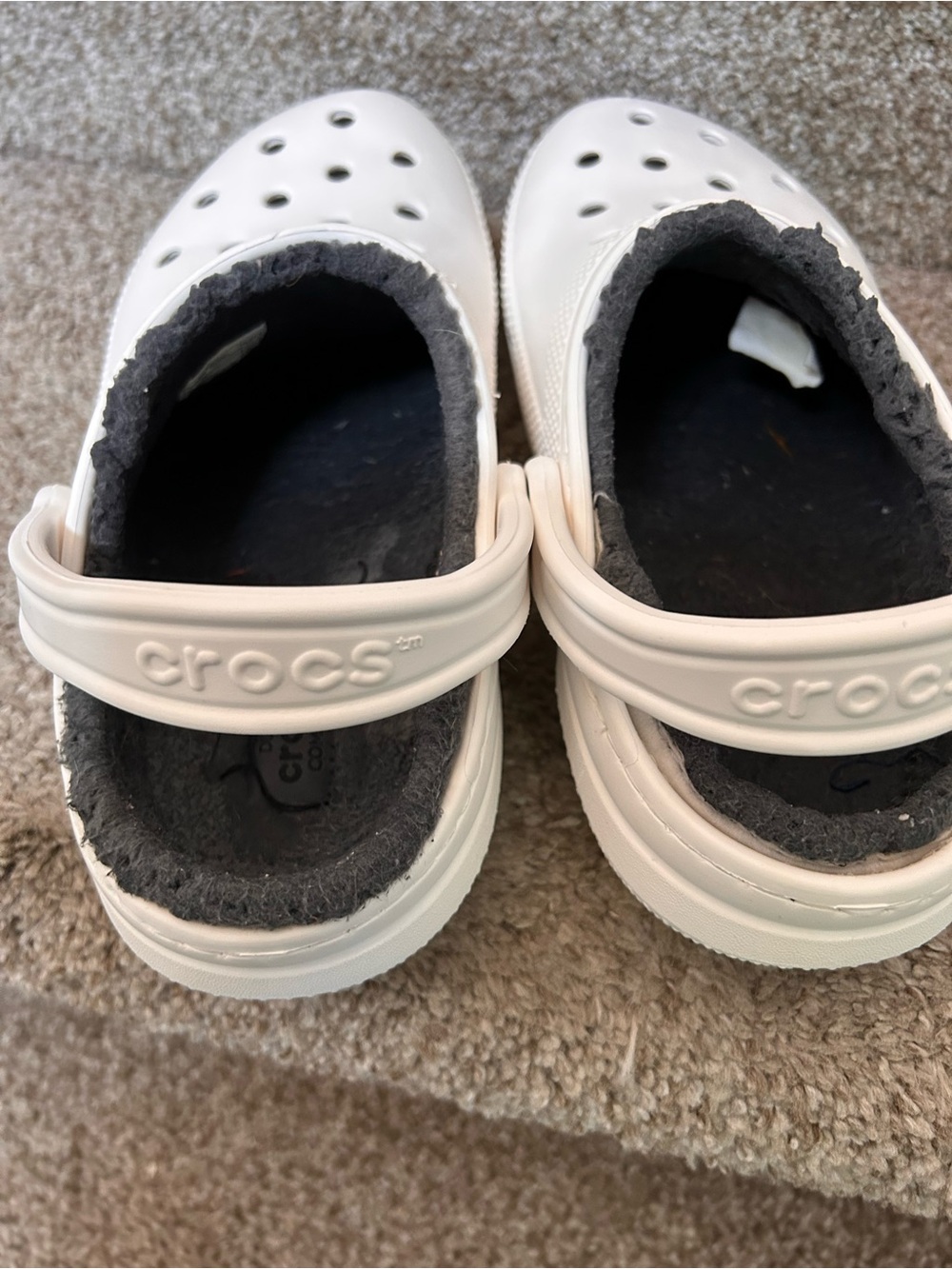 CROCS Classic Fleece Lined Clogs. White and Grey. W7. M5. EUC. Comfort. Lounge - Picture 2 of 6